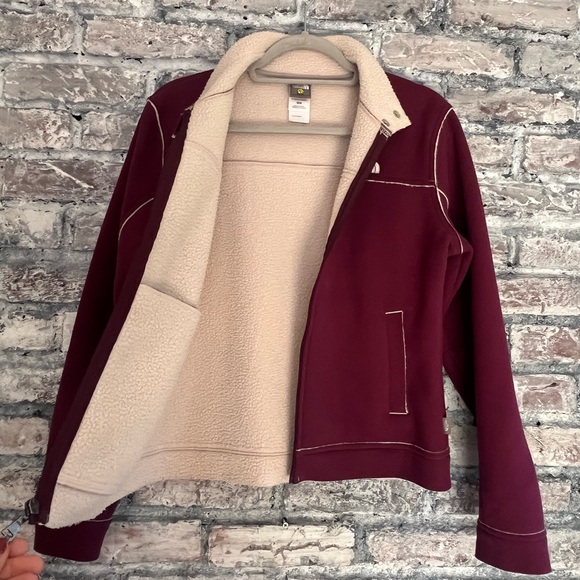 The North Face Maroon Jacket with Cream Sherpa Fleece Lining/Accents excell cond - Picture 7 of 9